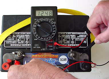 batteryvolts.jpg (19796 bytes)